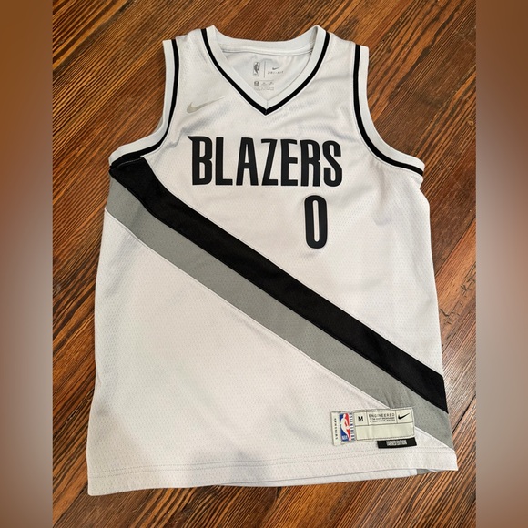Nike Dri Fit Damian Lillard Earned Edition Portland Blazers NWOT Jersey Sz Kid M